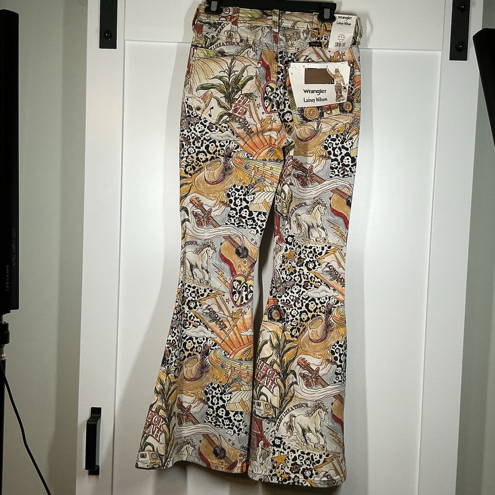 Wrangler Ladies Lainey Wilson Life Of Lainey Multiprint Flare Jeans Sz 27 X 32 - Picture 4 of 10